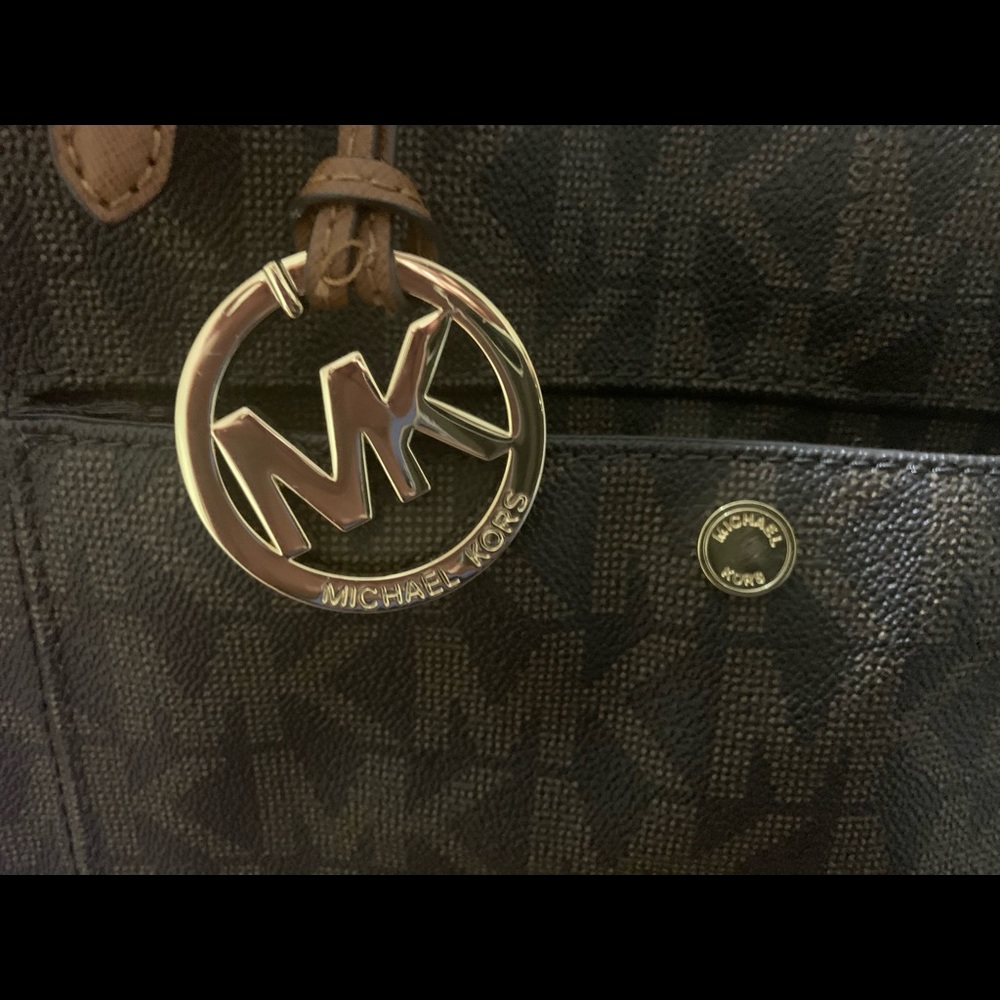Michael Kors Signature Purse - Picture 11 of 11